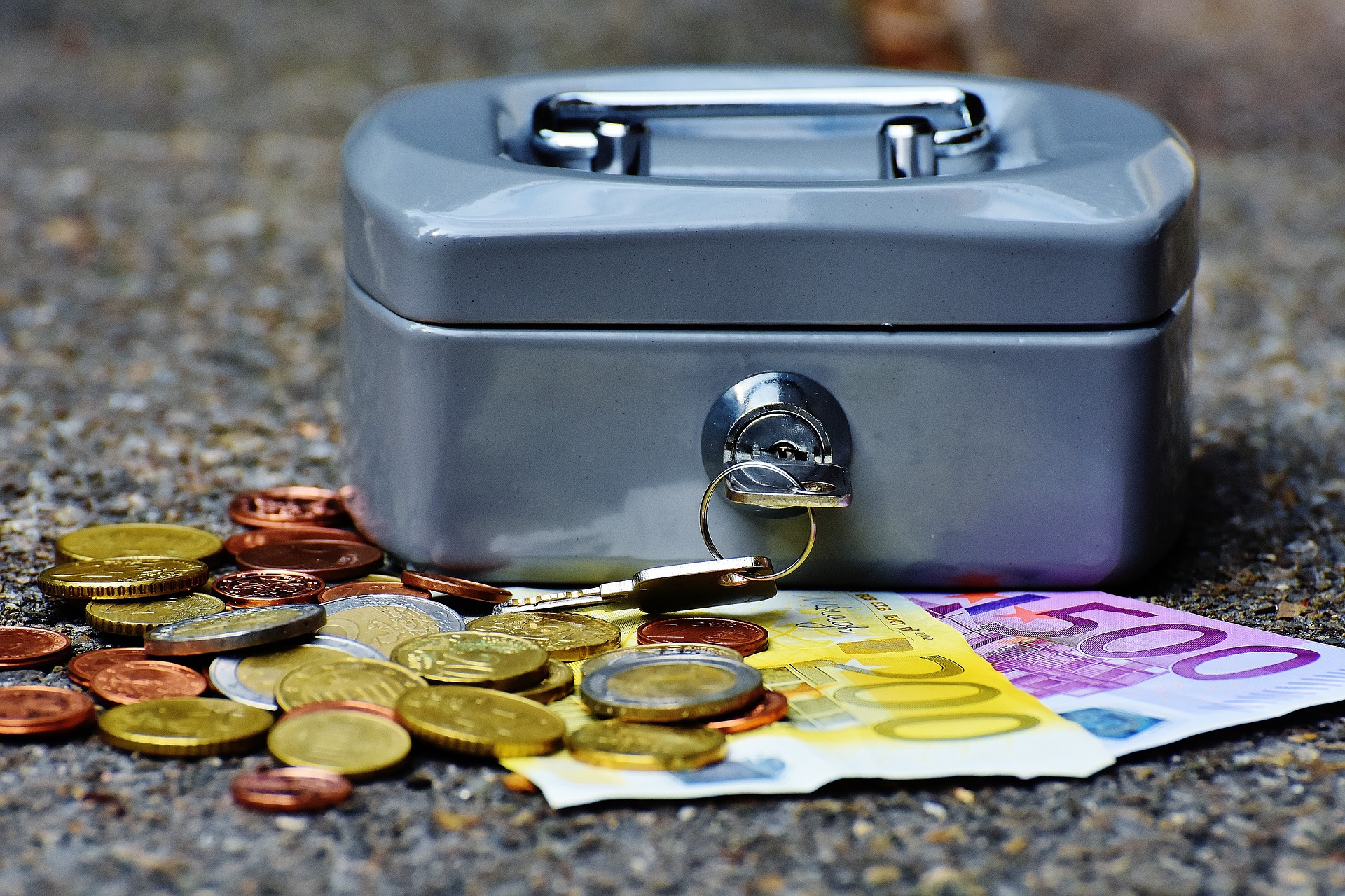 cashbox-1642989_1920 Die Doppelbesteuerung - Doppelbesteuerungsabkommen - Abkommen zur Doppelbesteuerung - Definition - Betriebswirt IHK - Betriebswirtschaftlichen Wissen